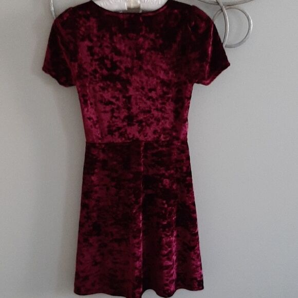 Urban Outfitters puff sleeve velvet dress - Picture 5 of 6
